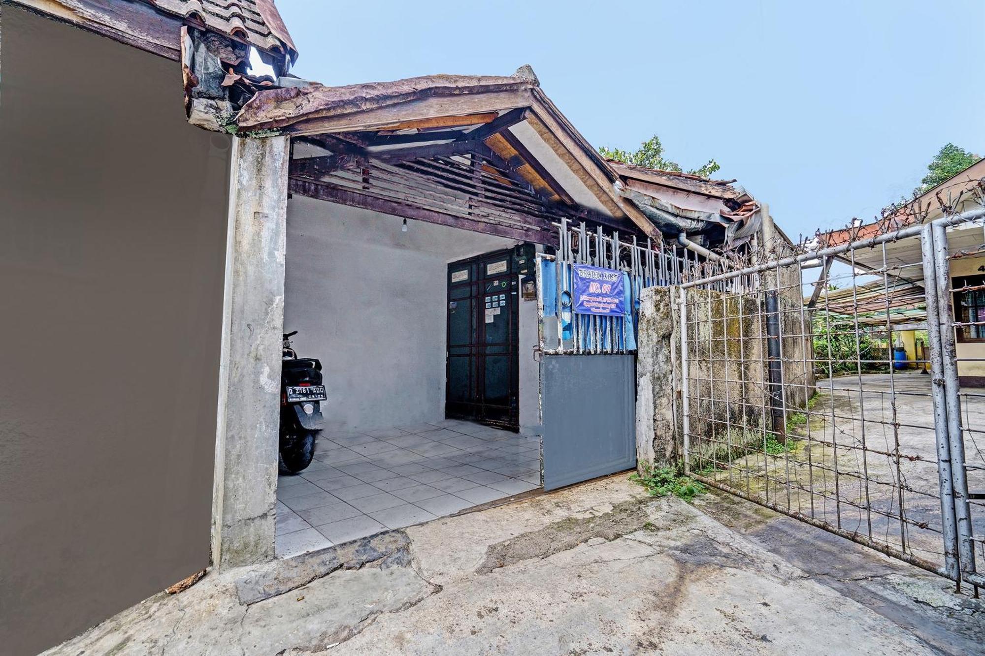 Hotel Oyo Life 92709 Kost Teras Cikapundung Syariah à Bandung Extérieur photo